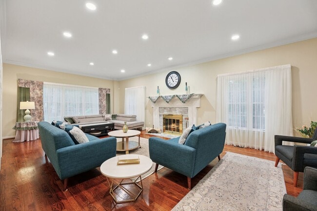 Photo - 7700 Warfield Rd (Gaithersburg, MD) House