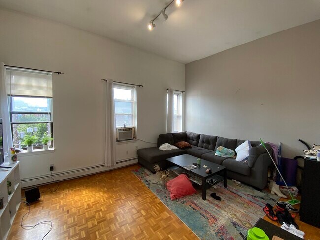Building Photo - 550 2nd St