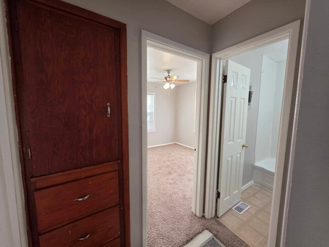 Foto del edificio - 1945 S Battin St