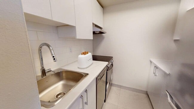 Building Photo - 61 McEwen
