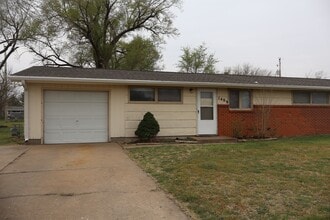 Building Photo - 1409 Crescent Dr