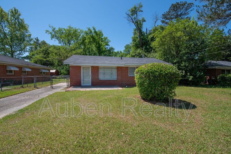 Primary Photo - 128 E Hall St