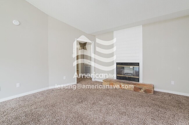 Foto del edificio - 5944 Laguna Dr