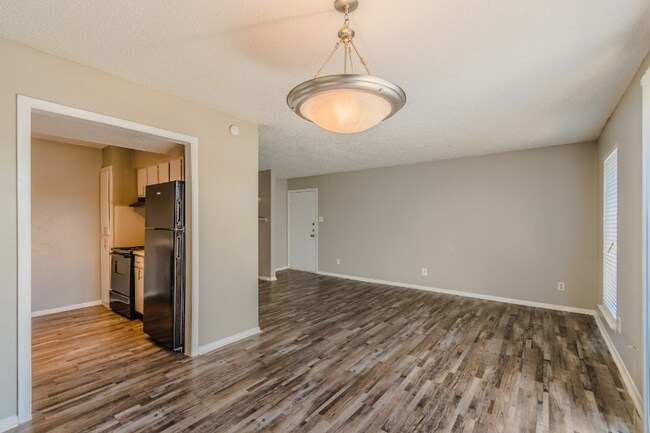 Building Photo - 2333 Escalante Ave
