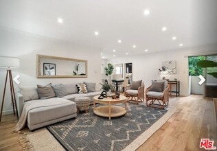 Building Photo - 960 Larrabee St