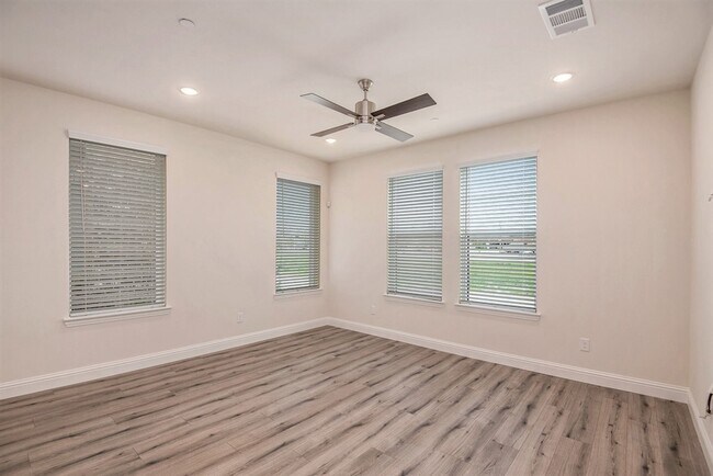 Foto del edificio - 4525 Bishop St