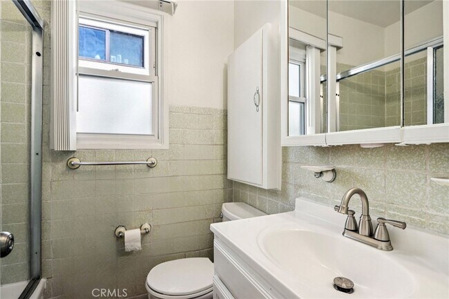Baño - 532 Rosecrans Ave