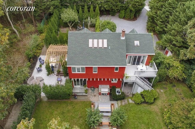 Foto del edificio - 100 Sandy Hollow Rd