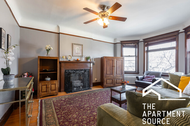 Building Photo - 825 W Diversey Pkwy