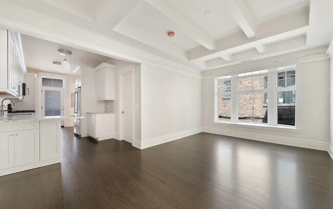 Foto del edificio - 544 W Wellington Ave