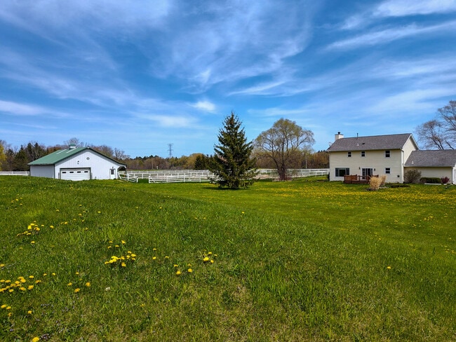 Building Photo - 2322 Cedar Sauk Rd