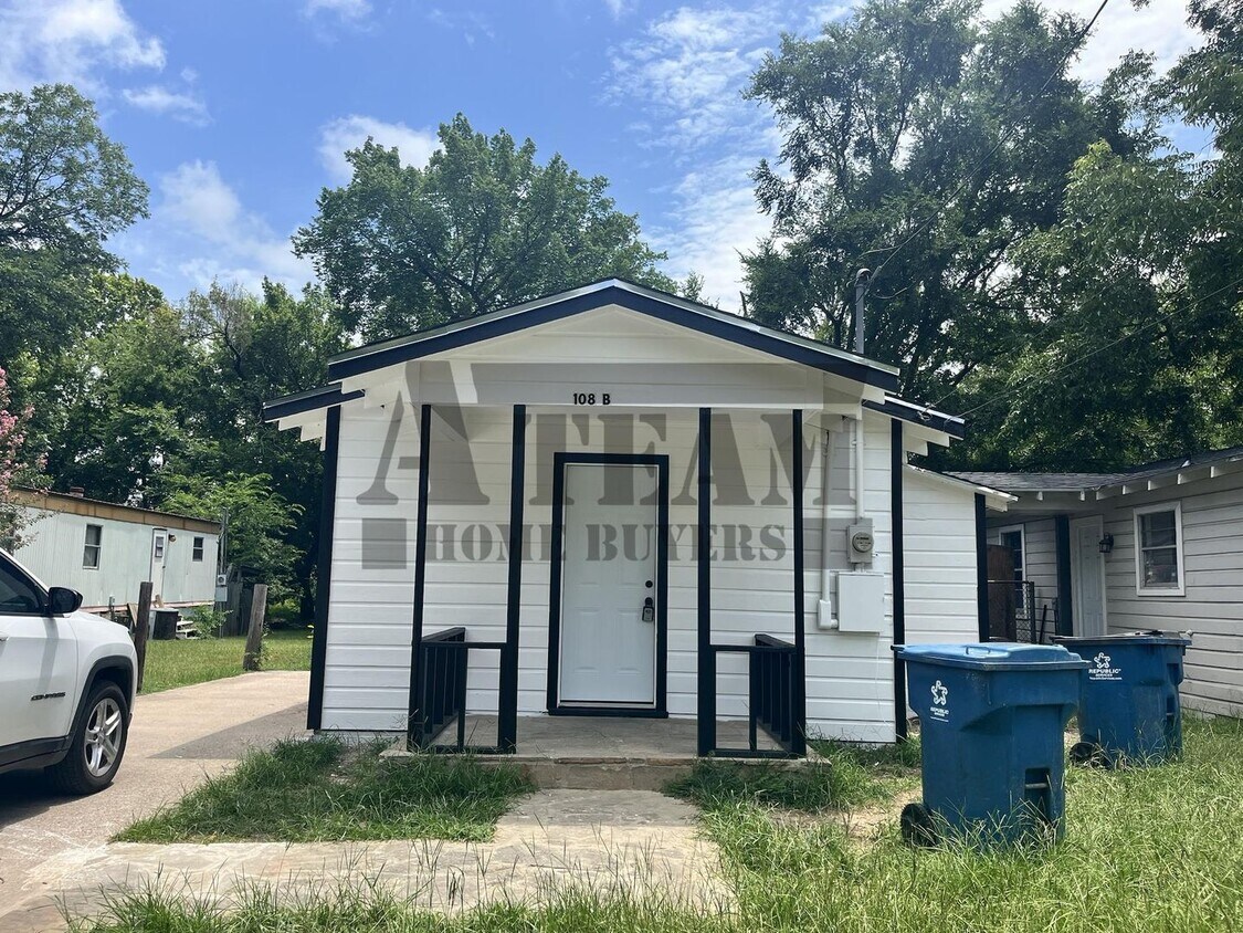 Primary Photo - 108 Tillison St