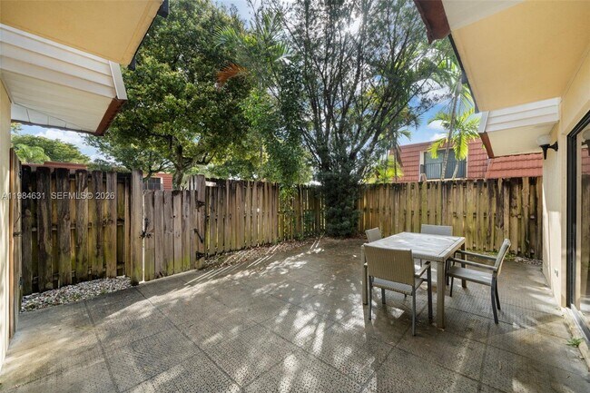 Building Photo - 713 NW 99th Cir