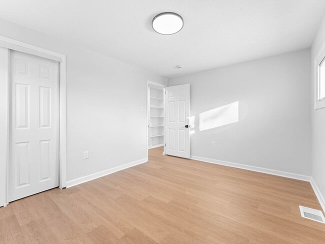 Foto del edificio - Charming 3-Bedroom Home with Full Basement & Backyard in Lumberton Township