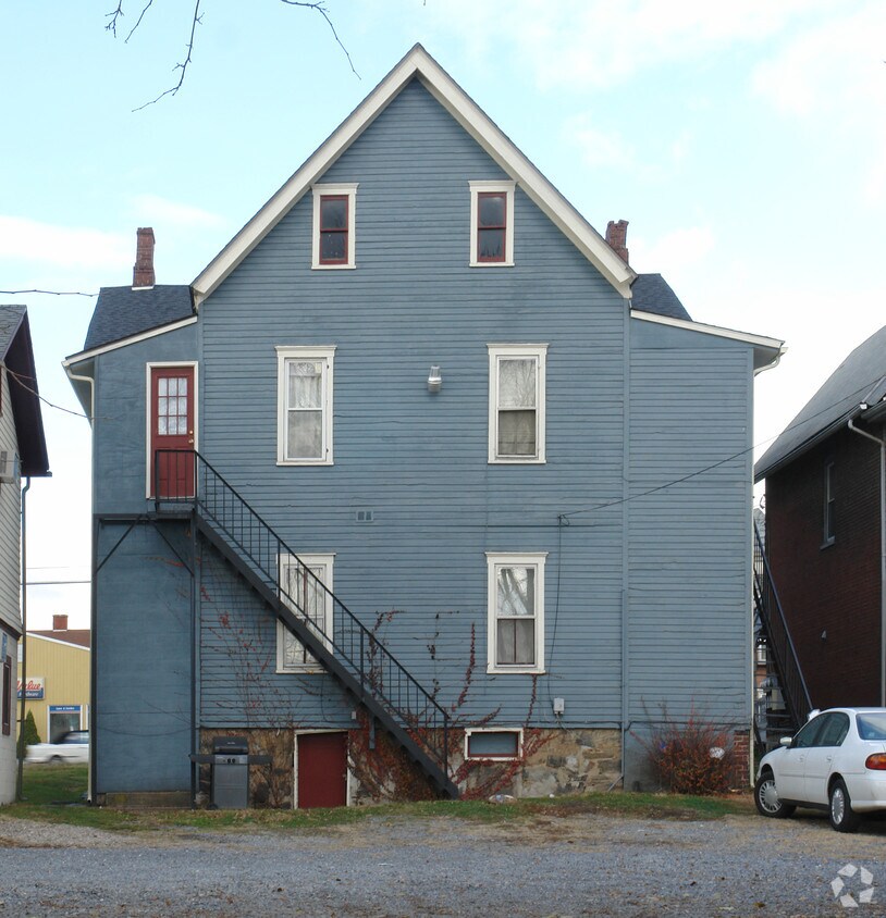Building Photo - 1261 W 4th St