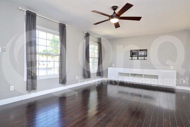 Building Photo - 217 E Hermosa Dr