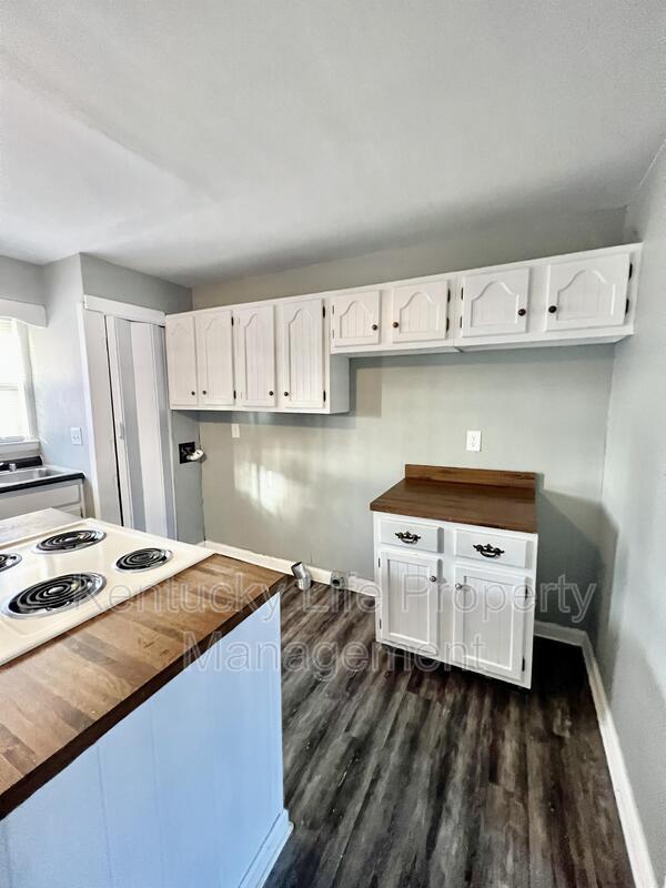 Foto del edificio - 1435 N Forbes Rd