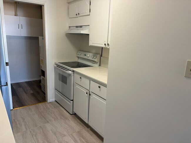 Foto del edificio - 2419 Greendale Dr