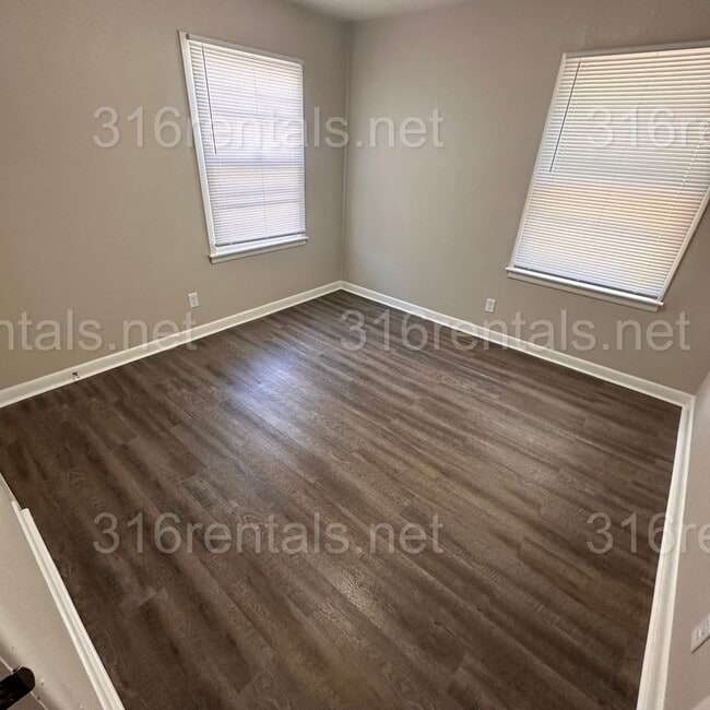 Building Photo - $895 - 2 bedroom / 1 bathroom Single Famil...