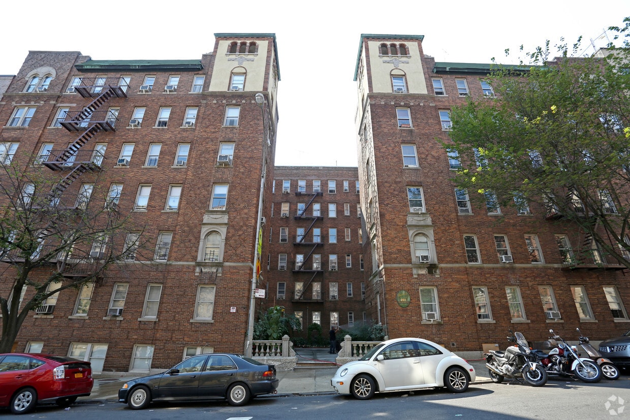 Building Photo - 261-271 Seaman Ave