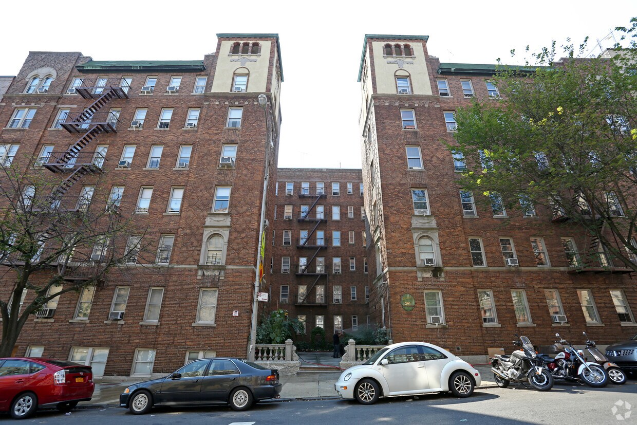 Foto del edificio - 261-271 Seaman Ave