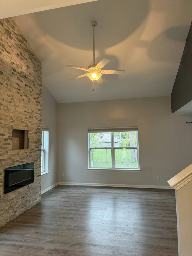 Building Photo - 14286 Marshall Dr