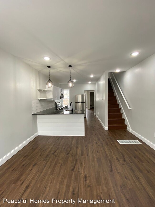 Building Photo - 3 br, 2.5 bath House - 617 Bay St