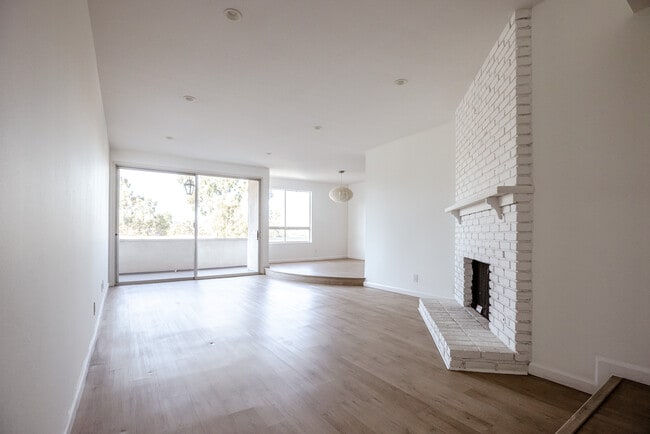 Building Photo - 10650 Holman Ave