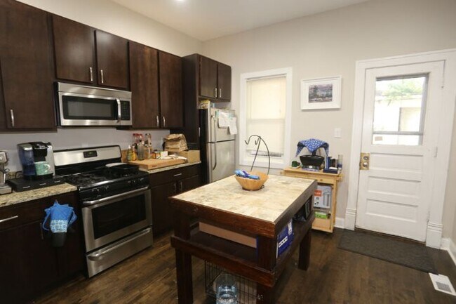 Foto del edificio - 4849 N Seeley Ave