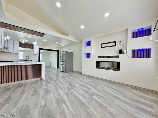 Foto del edificio - 6251 Desert Sun Dr