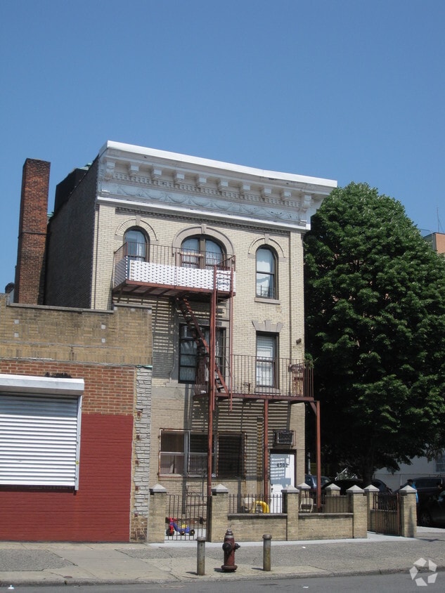 Building Photo - 4302 12th Ave