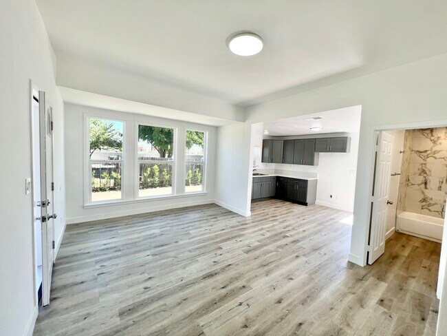 Foto del edificio - 844 E Monterey Ave