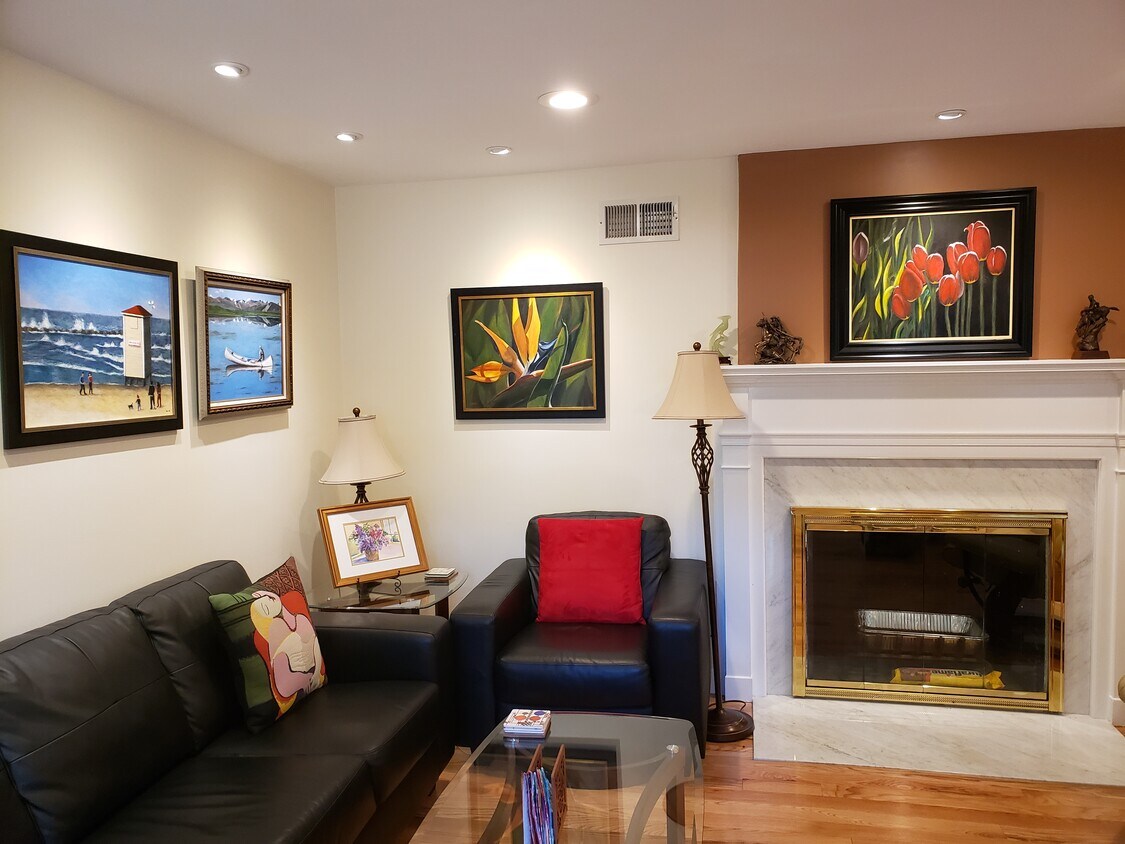 Living room - 4 Fairway Cir