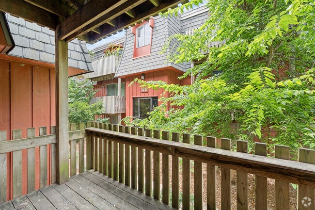 2BR, 1BA - 875SF - Balcony - Montmartre Apartments