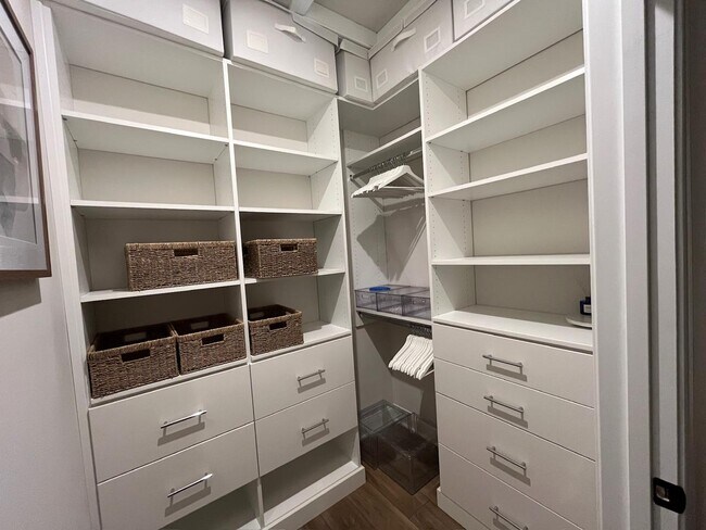 Foto del edificio - 324 Bayberry Ln