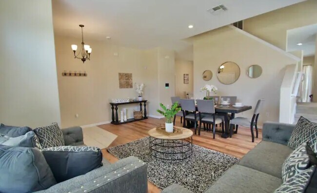 Building Photo - 202 Cadiz Loop