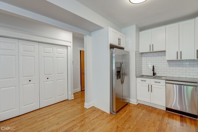 Building Photo - 4239 N Ashland Ave