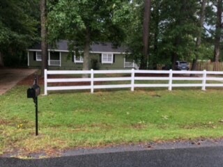 Nestled on wooded private lot with lots of privacy - 260 Old Summerville Rd NW