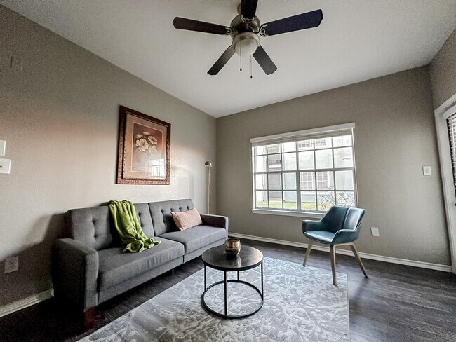 Foto del edificio - 6225 Saratoga Blvd