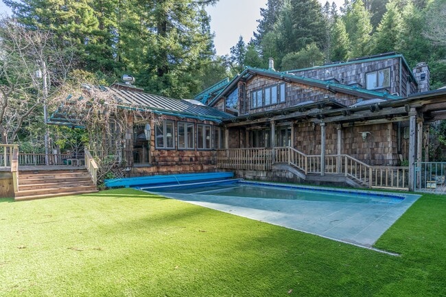 Building Photo - TWO WEEKS FREE! Stunning Architectural Masterpiece! 5BR+Yoga Studio/4.5BA! Ross! Views! Pool! Pet...
