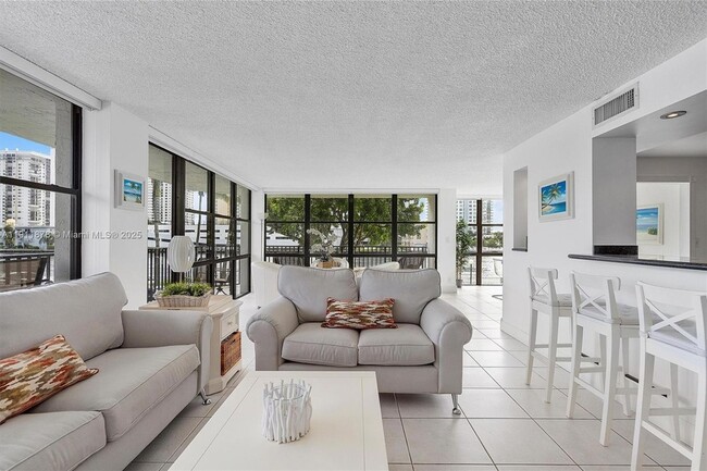 Foto del edificio - 1000 Parkview Dr