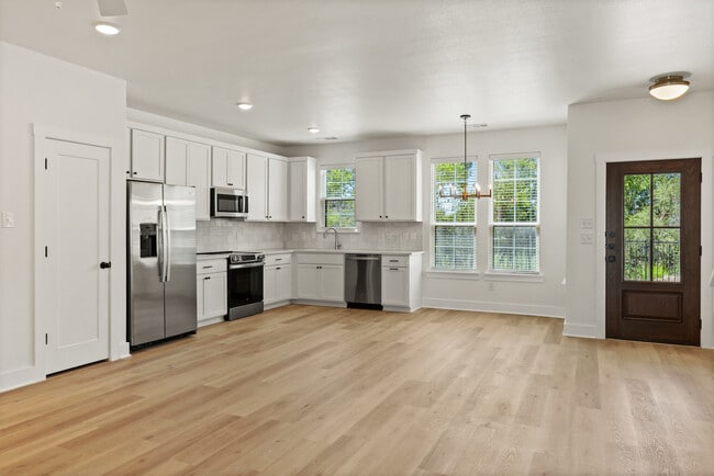 Building Photo - 524 Mercado St