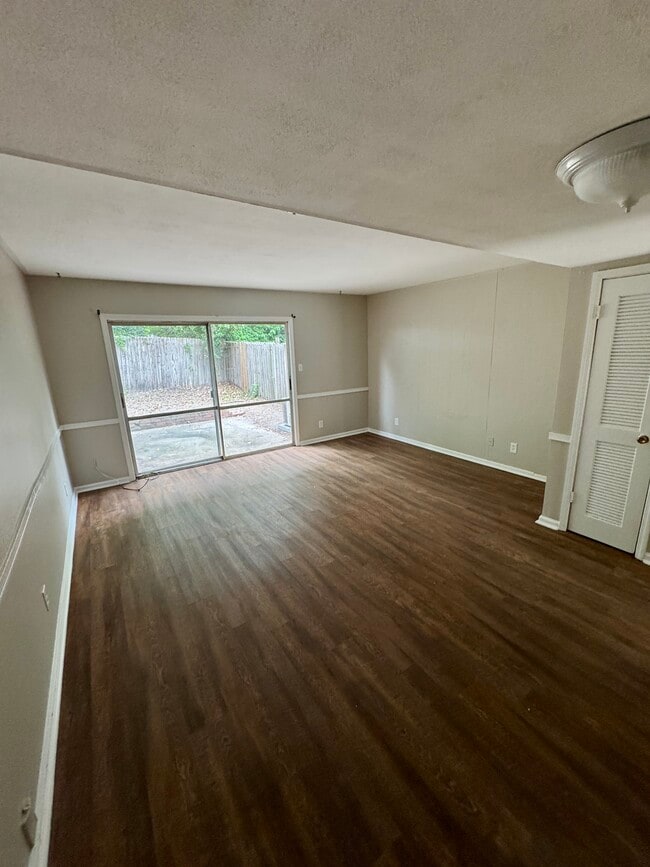 Building Photo - 156 Kenmore Pl