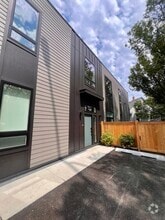 Building Photo - 3947 W Dakin St