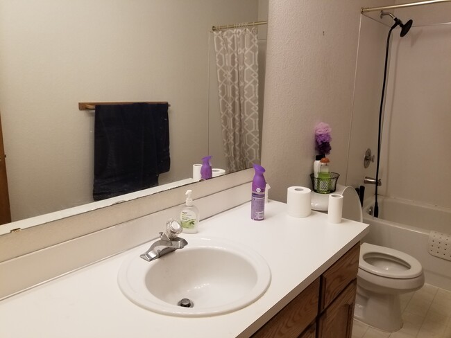 Building Photo - 6411 72nd Dr NE