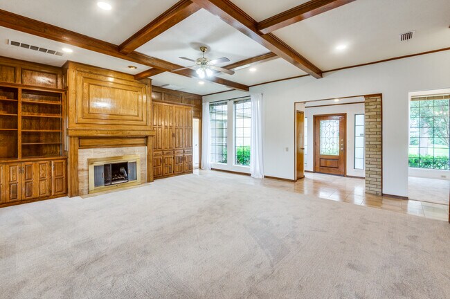 Building Photo - 3900 Inverness Ln