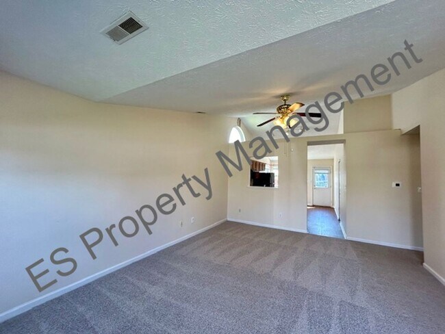 Building Photo - Wonderful 3 Bedroom 2 Bathroom Ranch Style...