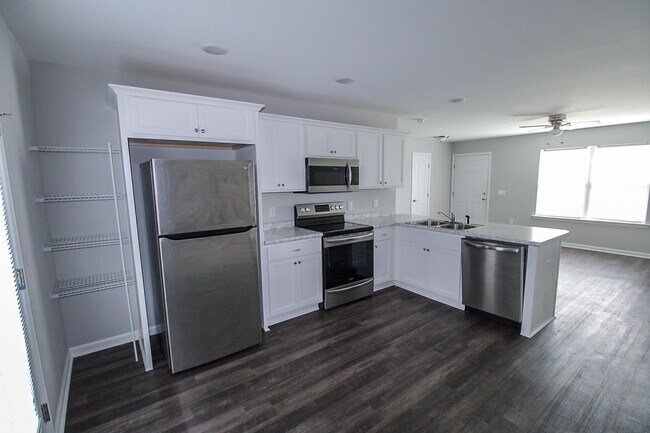 Building Photo - 120 Callaway Crescent