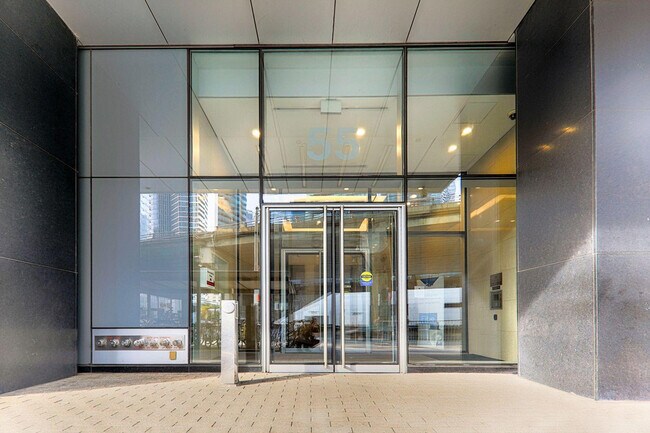 Photo du bâtiment - 55 Bremner Blvd