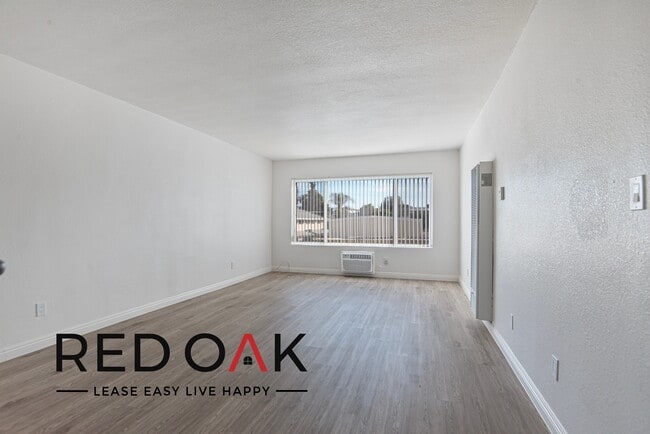Building Photo - Beautiful One Bedroom Drenched in Natural ...